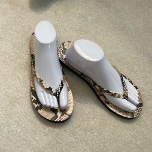 New TORY BURCH SNAKESKIN PRINT FLIP FLOPS